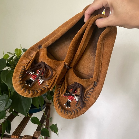 Minnetonka Women’s Beaded Tassel Moccasins Size 7 - Picture 2 of 8